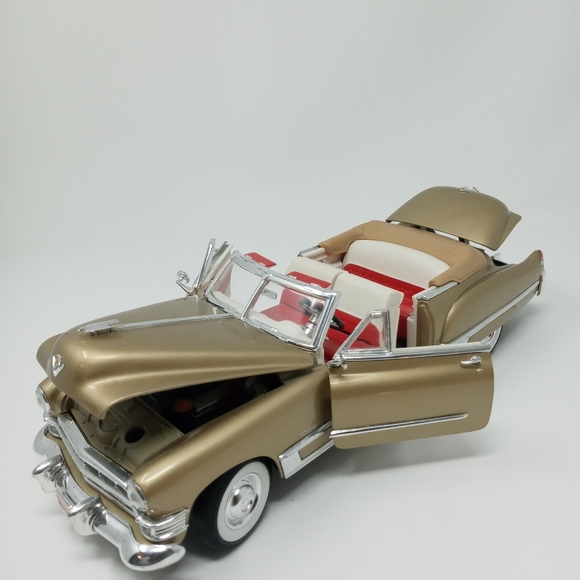 Diecast 1/18 Scale Cadillac - Picture 15 of 16